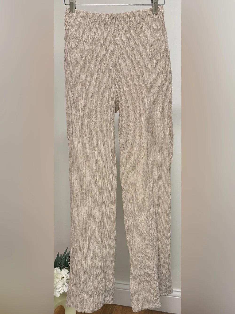 ZARA Textured Crinkled Oatmeal Stretchy Cropped Pants | Size S